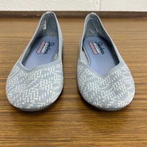 Women’s size 8.5 Skechers Air Cooled Memory Foam Stretch Fit shoe.